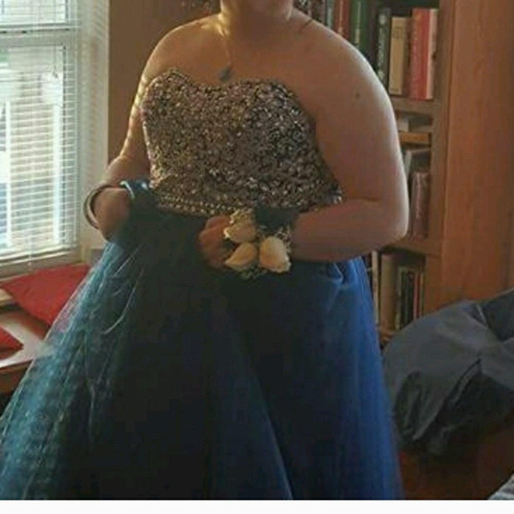 Dark blue prom dress